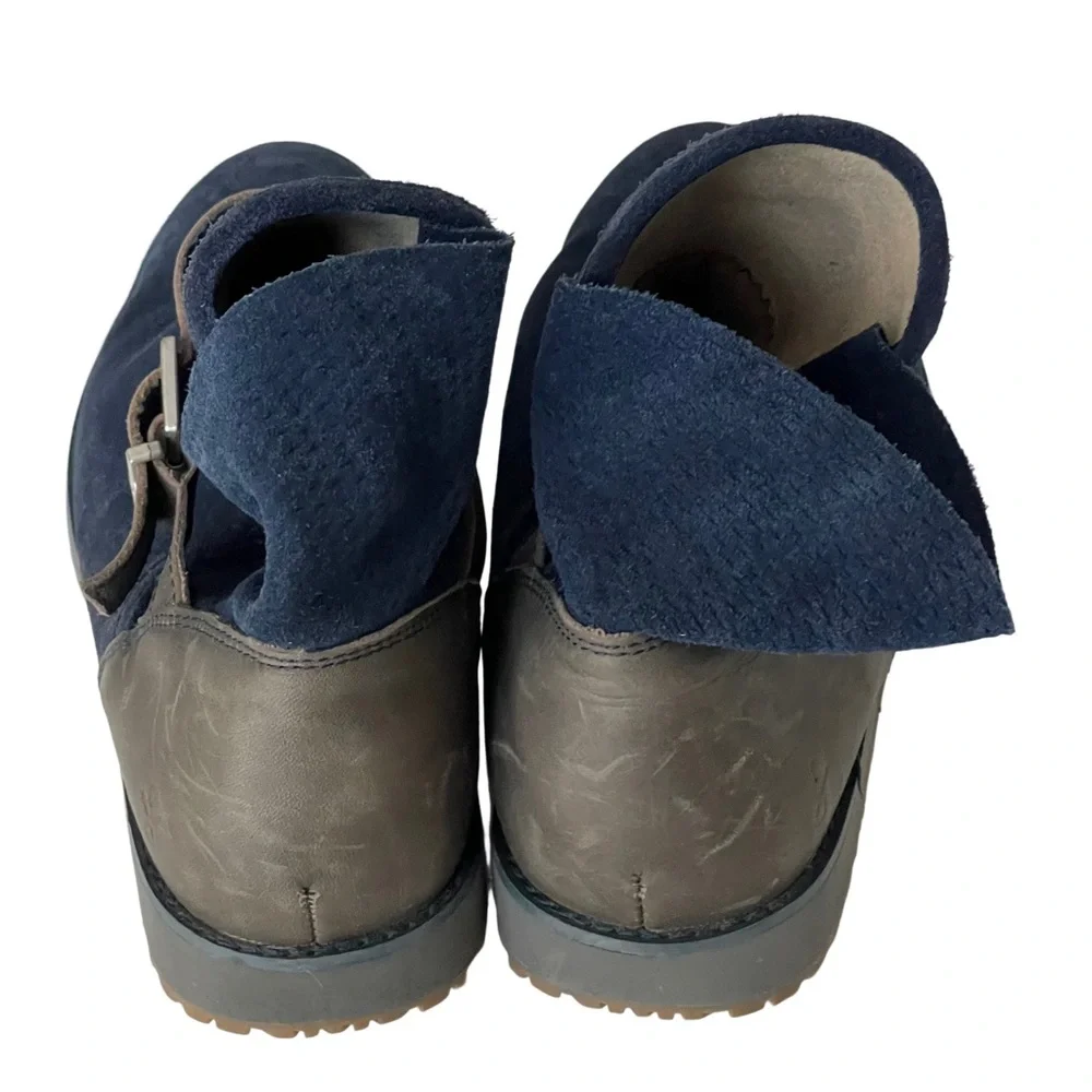 EMU Australia Navy Suede Bootie with strap. Like new. Size 10